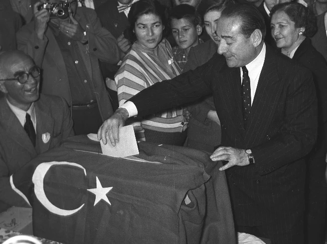 Adnan Menderes Kimdir? Nerelidir? Kaç Yaşındaydı? Siyasi Hayatı?