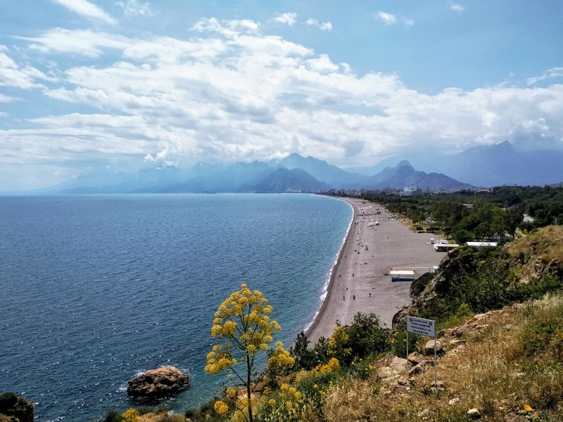 Antalya ve Çevre İllerde Parçalı ve Az Bulutlu Hava Bekleniyor