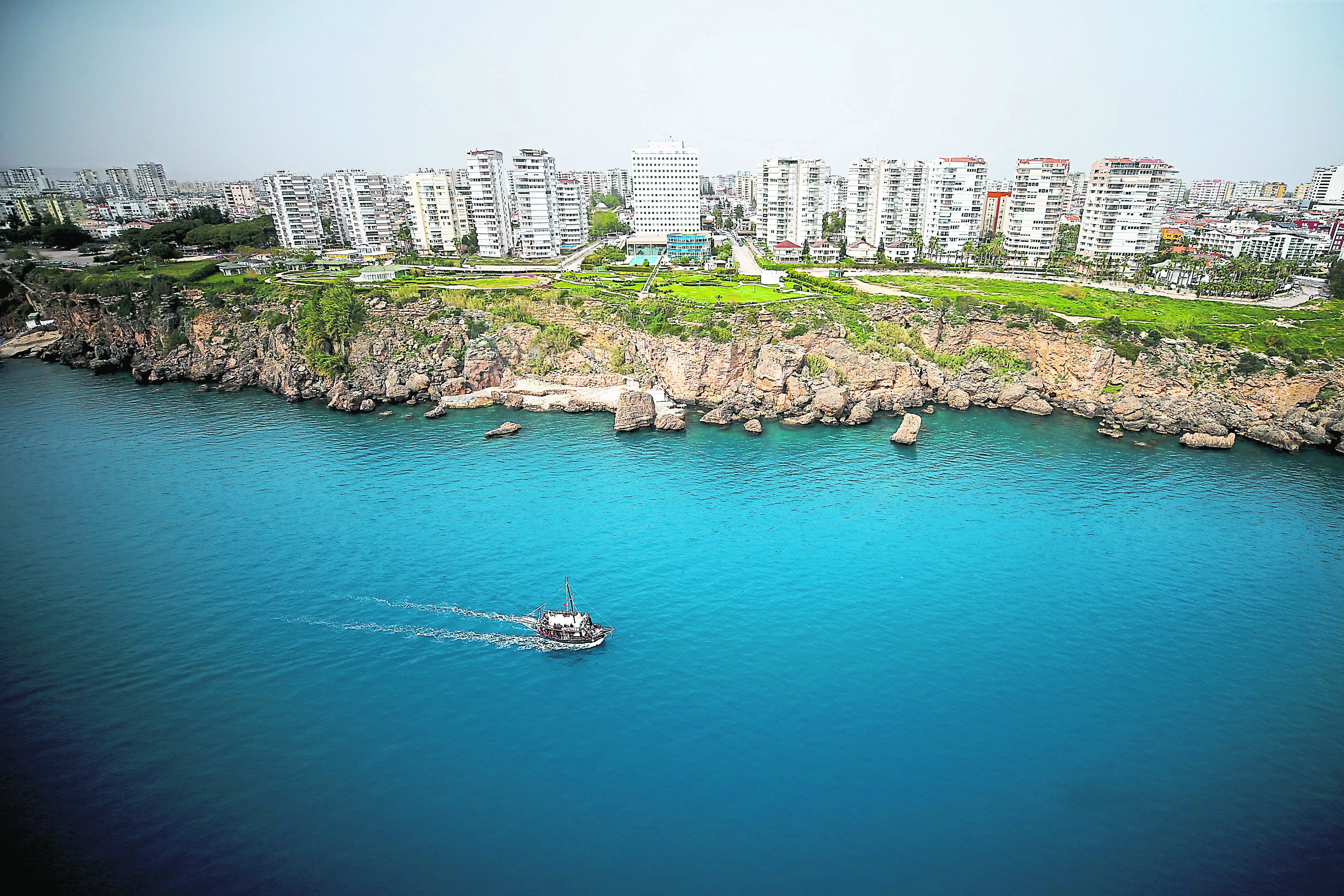 Falezlerde Yapılaşmanın Önünün Açılması Sonrası Antalya İKK'dan Sert Tepki! "Falezler Halkındır"