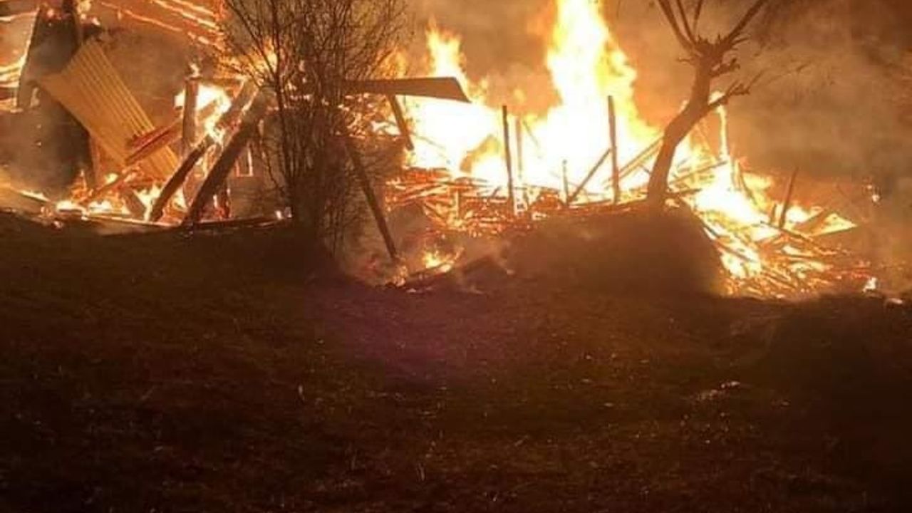 Ankara'da yangın iki kişiyi hayattan kopardı