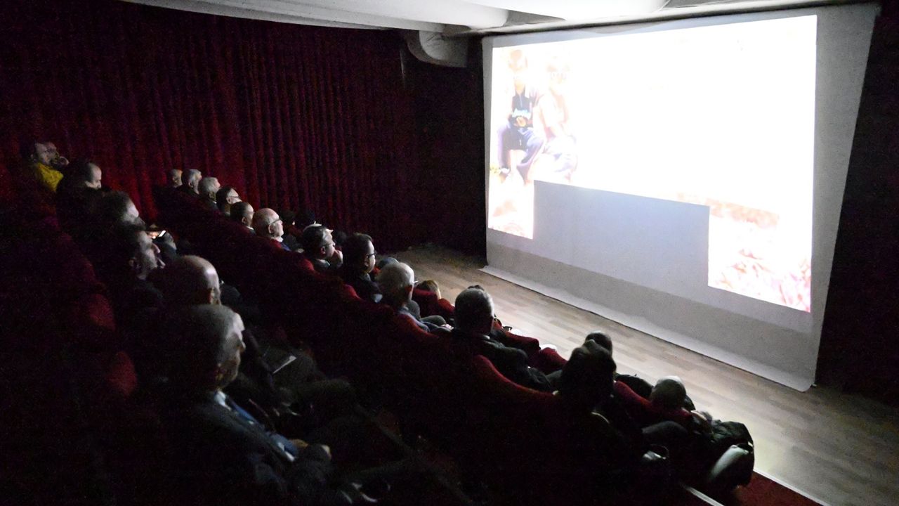 Uşak Üniversitesi Rektörü ve öğrencileri gazze için duyarlılık oluşturan belgeseli izledi