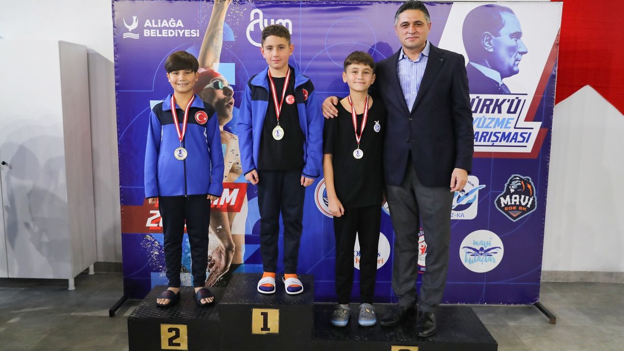Atatürk’ü Anma Yüzme Yarışması'nda genç yüzücüler parladı