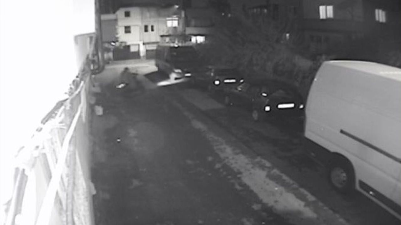 Adana'da elektrikli bisiklet hırsızı kameralara yakalandı