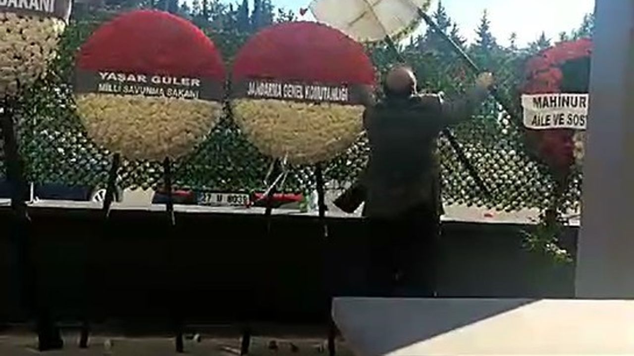 Cenaze Töreninde CHP'ye Tepki: Özgür Özel'in Çelengi Parçalandı