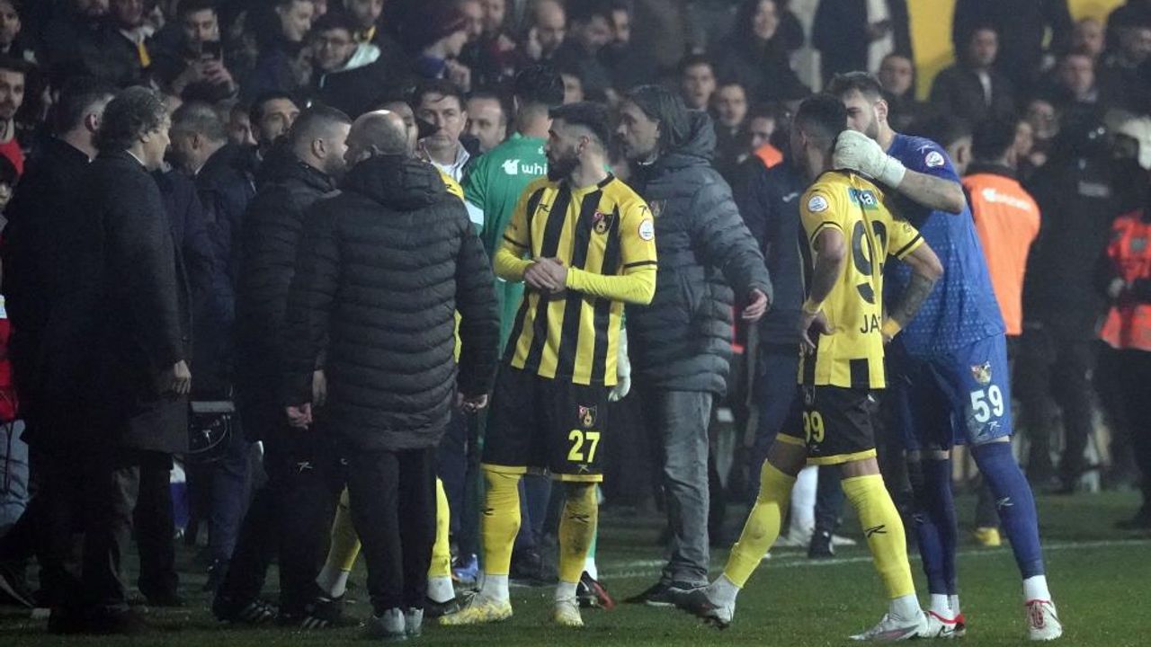 İstanbulspor Trabzonspor Maçında Sahadan Çekildi: Bekleyen Cezası Ne?