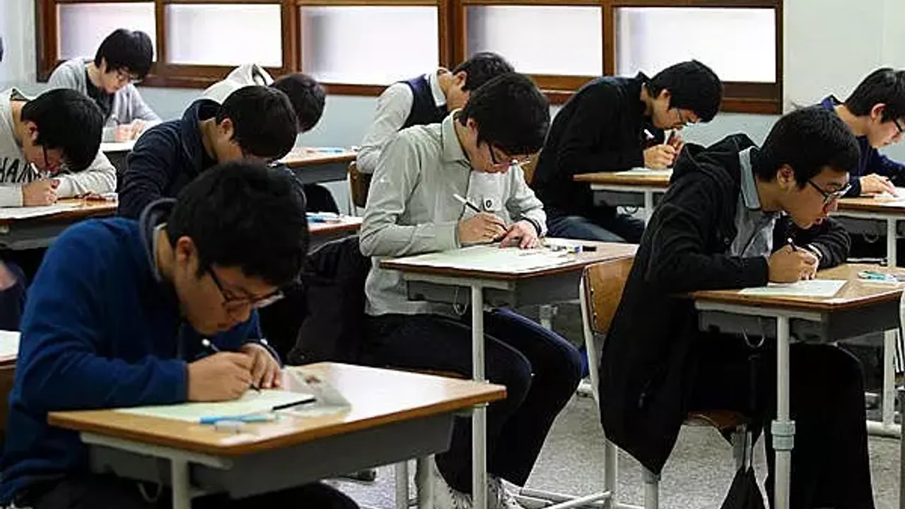 Güney Koreli Öğrenciler Üniversiteye Giriş Sınavındaki Zil Hatası Nedeniyle Dava Açtı