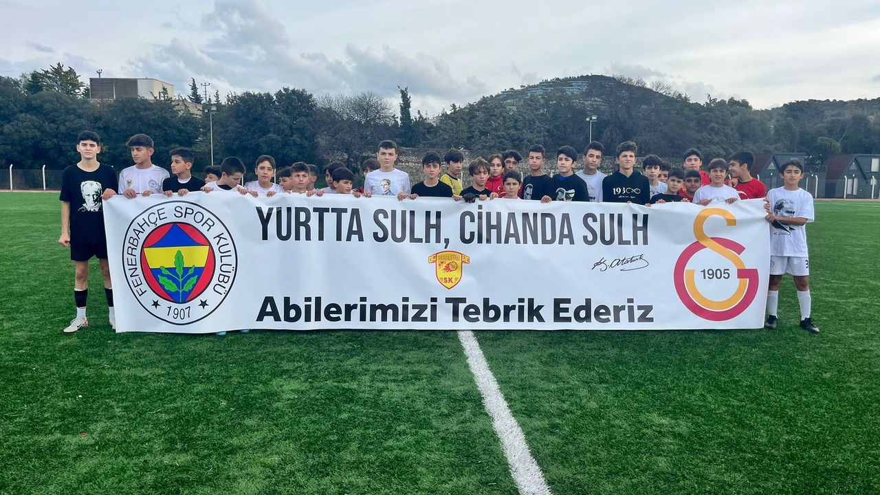 Genç futbolcular sahaya Atatürk’ün sözüyle çıktı
