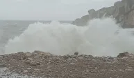 Amasra'da şiddetli fırtına sonrası deniz dalgaları 8 metreyi aştı