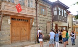   Antalya'nın düğmeli evlerinde yılda 8 bin kişi konaklıyor