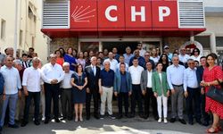 Ümit Uysal, CHP Antalya İl Başkanlığı'na gitti, bayram öncesi partililerle bir araya geldi