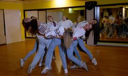 Savaştan kurtulan Ukraynalı kadınlar, Türkiye'de dans grubu kurdu