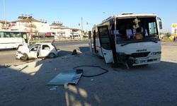 Otel servisi ile otomobil çarpıştı: 4 yaralı