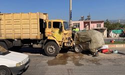 Çöp kamyonu, kamyonete çarptı: 4 ölü, 2 yaralı