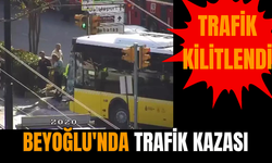 Beyoğlu'nda trafik kazası: Trafik kilitlendi