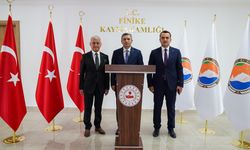 Finike Belediye Başkanı Antalya Valisi'ni makamında ağırladı