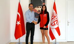 Antalyasporlu Genç Atlet'ten Kulübünü Ziyareti