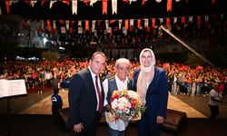 Edip Akbayram'dan Demre'de Unutulmaz Cumhuriyet Konseri
