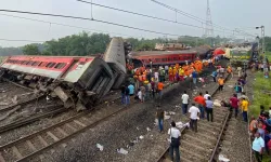 Hindistan’da tren kazası: 10 ölü, 27 yaralı