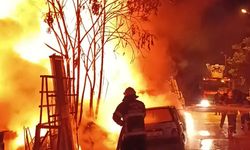 Burdur'da çıkan yangında 30 ton tahta yandı