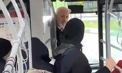 Otobüsteki kavgayı yolcular yatıştırmaya çalıştı