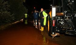 Şiddetli yağış ve fırtına sonrası belediye ekipleri hızla müdahale etti!