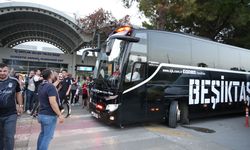 Beşiktaş, Antalya'da taraftarların coşkusuyla karşılandı