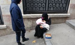 Karaköy'de Duygu Sömürüsü Yapan Yabancı Uyruklu Dilenciler Zabıta Tarafından Yakalandı