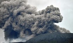 Endonezya'da yanardağ patladı! 11 dağcı öldü
