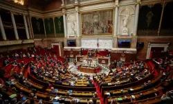 Fransa’da muhalefetin göç yasa tasarısının görüşülmeden reddedilmesi önergesi oy çoğunluğuyla kabul edildi