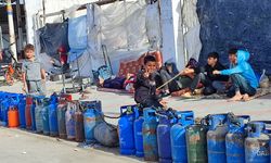 Filistinliler gaz için saatlerce sıra bekliyor