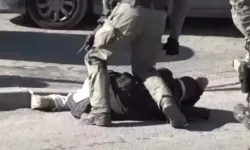 İsrail askeri Türk gazeteciye saldırdı! Hastaneye kaldırıldı!