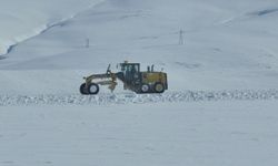 Kars'ta Kar ve Tipi Nedeniyle 33 Köy Yolu Ulaşıma Kapandı