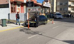 Kocaeli'de 61 yaşındaki şahıs park halinde duran araçta silahla vurulmuş halde bulundu