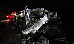 Tokat'ta minibüs kamyona çarptı 5 kişi hayatını kaybetti