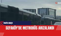 Sefaköy'de Metrobüs Arızalandı Trafik Sıkıştı
