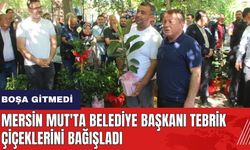 Mersin Mut'ta Belediye Başkanı tebrik çiçeklerini bağışladı