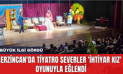 Erzincan'da tiyatro severler 'İhtiyar Kız' oyunuyla eğlendi