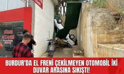 Burdur'da El Freni Çekilmeyen Otomobil İki Duvar Arasına Sıkıştı!