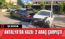 Antalya'da Kaza: 2 Araç Çarpıştı