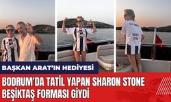 Bodrum'da tatil yapan Sharon Stone Beşiktaş forması giydi