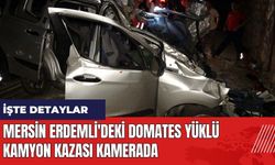 Mersin Erdemli'deki domates yüklü kamyon kazası kamerada