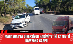 Manavgat'ta Direksiyon Hakimiyetini Kaybetti Kamyona Çarptı