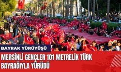 Mersinli Gençler 101 Metrelik Türk Bayrağıyla Yürüdü