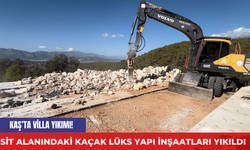 Kaş’ta villa yıkımı! İlçe belediyesi sit alanına inşa edilen lüks yapıları yıktı