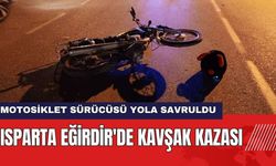 Isparta Eğirdir'de Kavşak Kazası: Motosiklet Sürücüsü Yola Savruldu