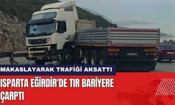 Isparta Eğirdir'de TIR Bariyere Çarptı