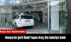 Alanya'da Şerit İhlali Yapan Araç Oto Galeriye Daldı