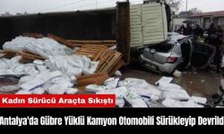 Antalya'da Gübre Yüklü Kamyon Otomobili Sürükleyip Devrildi