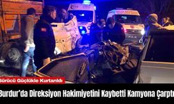 Burdur’da Direksiyon Hakimiyetini Kaybetti Kamyona Çarptı