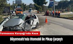 Döşemealtı Termessos Kavşağı'nda Otomobil ile Pikap Çarpıştı